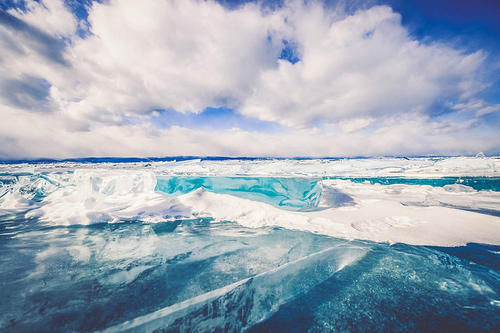  「湖泊」贝加尔湖水量相当于我国所有湖泊的33倍，有办法从那里