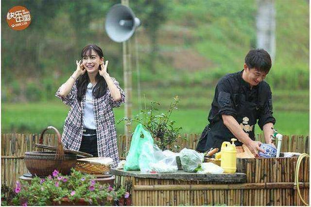 anglababy假吃事件上热搜，《向往生活》暴露杨颖吃货是真假！