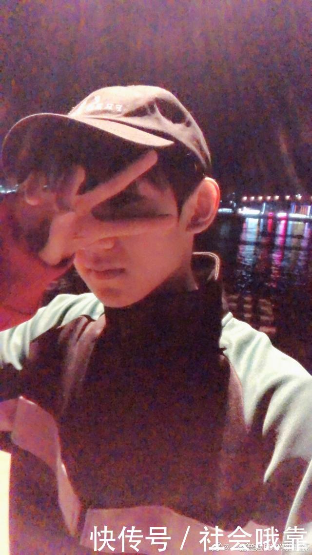 『分享』「TFBOYS」「分享」200324论王源的自拍和他拍,同一个剪刀手不同的感觉