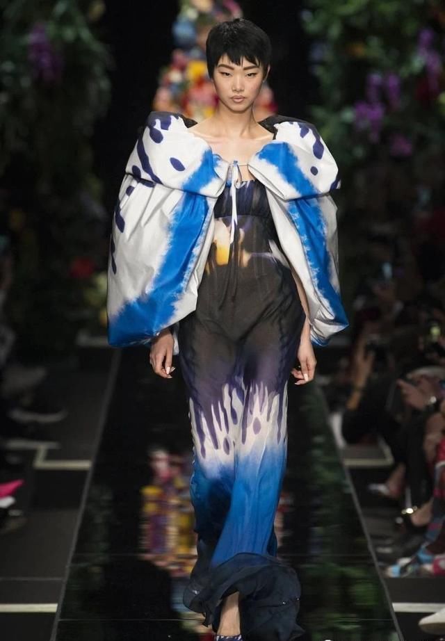  『秀场』服装设计的永恒主题——花朵，有哪些令你印象深刻的花朵秀场呢？