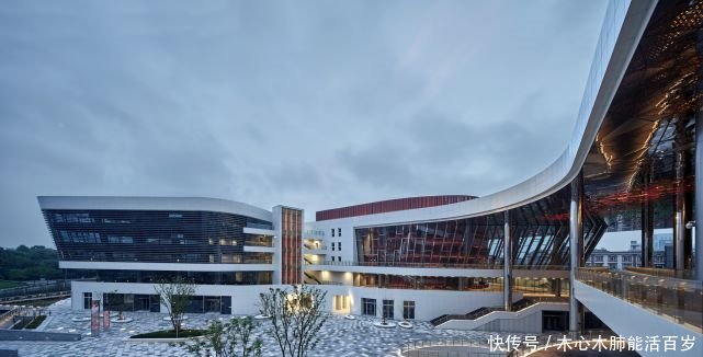 中国最富裕的县，基础设施十分完善，如今高铁、地铁一应俱全