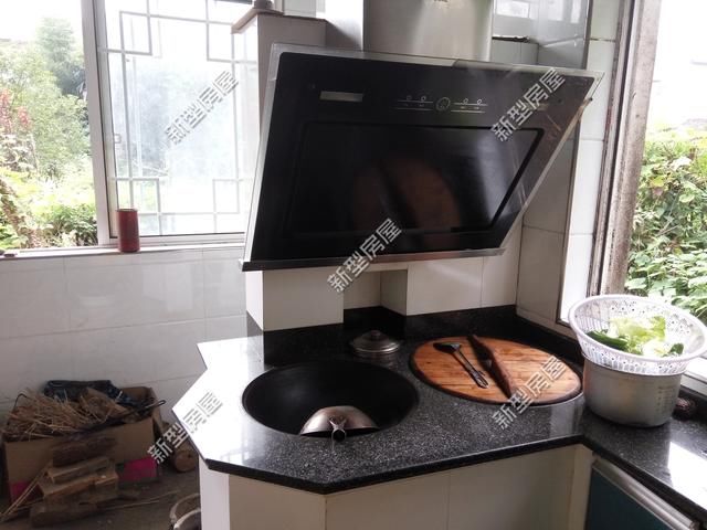 农村自建房，还是有个柴火灶最实用，请师傅花600砌一个值不值？