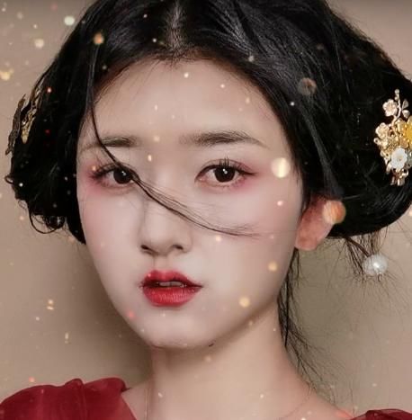  样子|阿姨粉仿妆“陈芊芊”，开始：别博取关注了，看到成品：这就是本人吧！