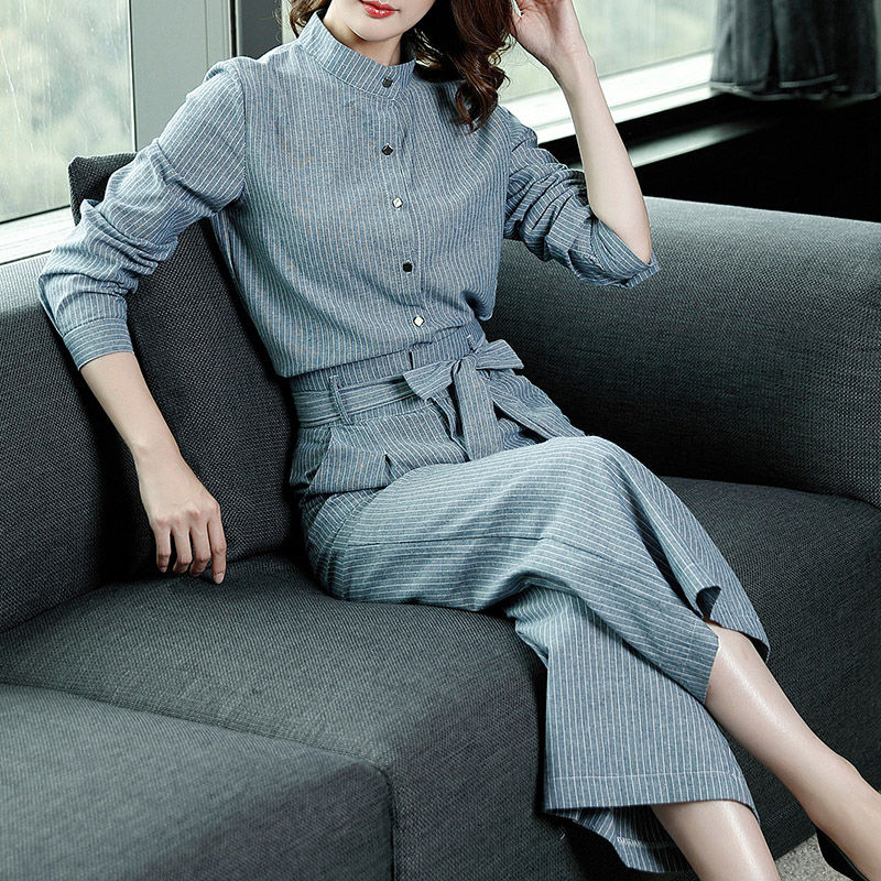 老婆怕冷，秋天从不穿裙装，穿这初款套装，显瘦减龄，超美