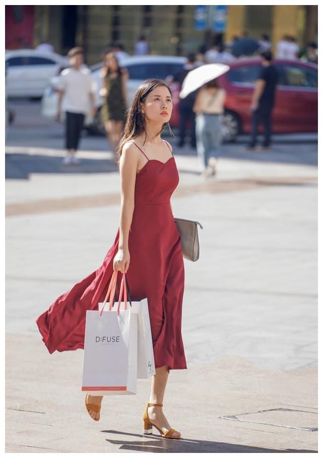 街拍：图1小巧可人，图4时尚大方，图6白皙美女开叉长裙性感迷人