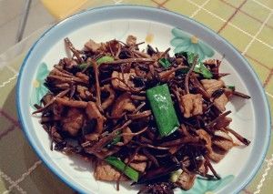  「饭菜」茶树菇炒肉，做法简单，超级好吃，美味可口的下饭菜