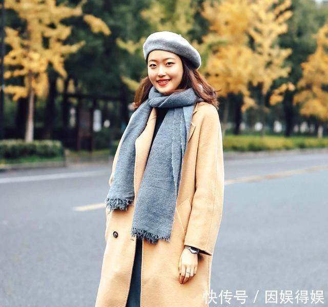 感染力■街拍小姐姐穿着黑色网纱的仙女裙,太有感染力了