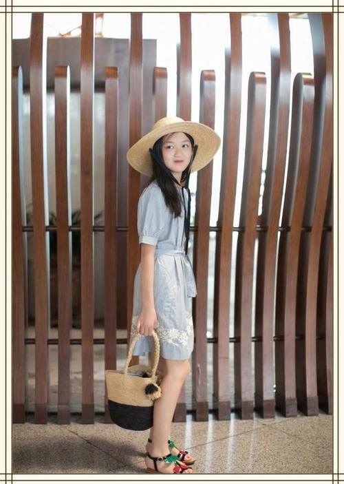 黄多多打扮略土气，李嫣真的继承了王菲，网友：太有个性了