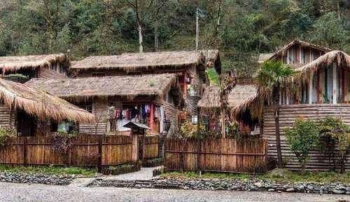 独龙江公路翻越高黎贡山，闯入怒江峡谷最后一个秘境，世外桃源！