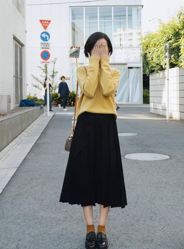  [专属]春季优雅的“知性风”显瘦穿搭，衬衣+高腰裤，打造你的专属美