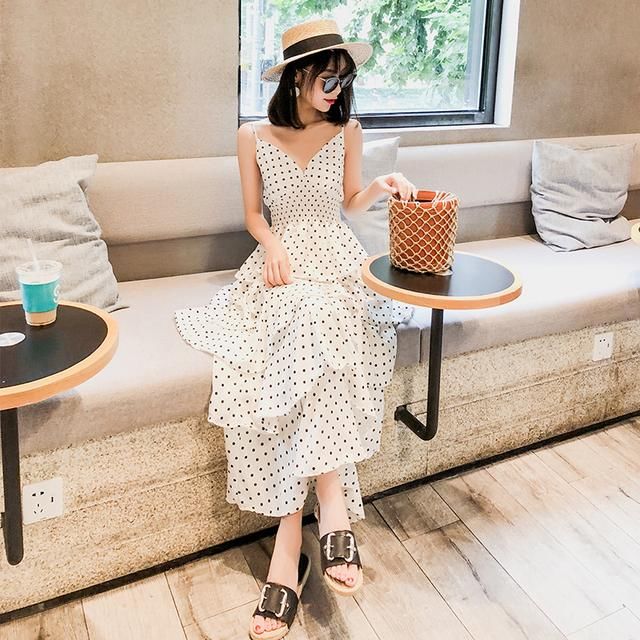 优雅唯美的度假风长裙，这样穿举手投足间尽显女人味!