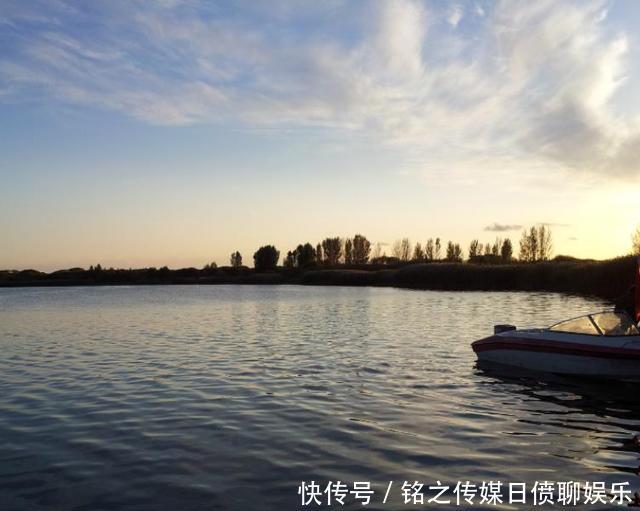  湖泊：国内最“争光”沙漠，治理25年遍布湖泊，如今收益高达百