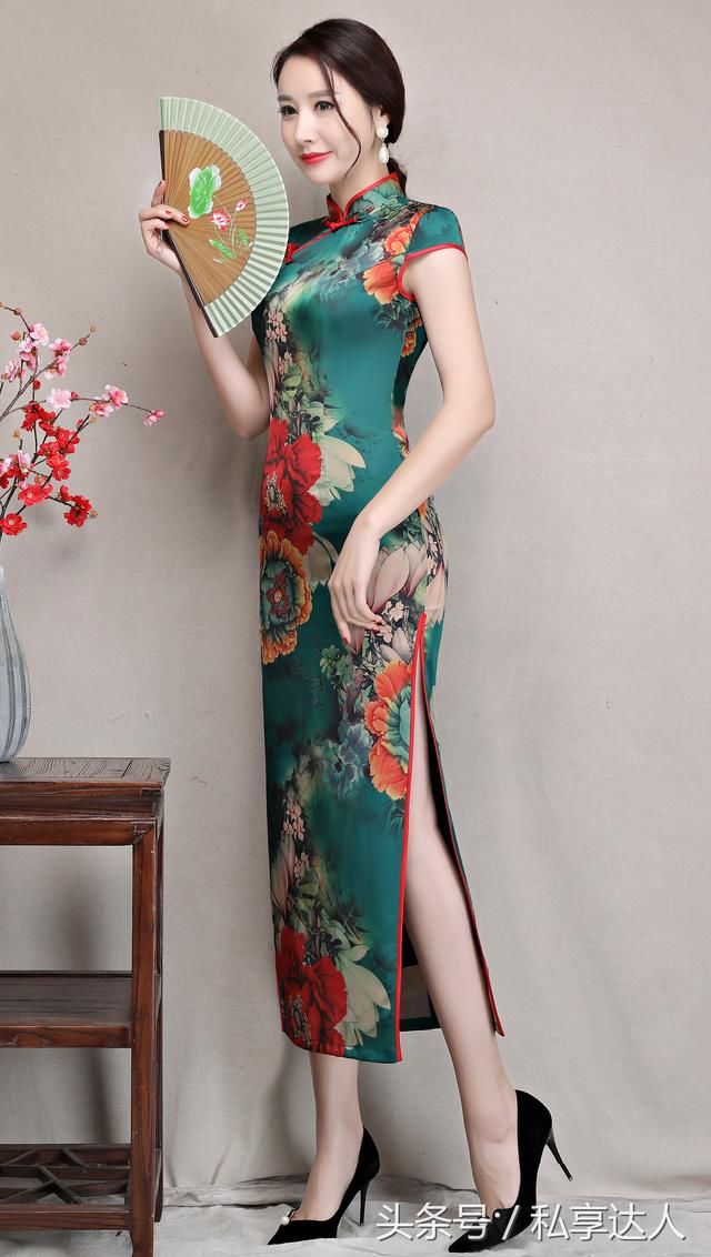 让男人怦然心动的绿色长款旗袍裙，好看吗？
