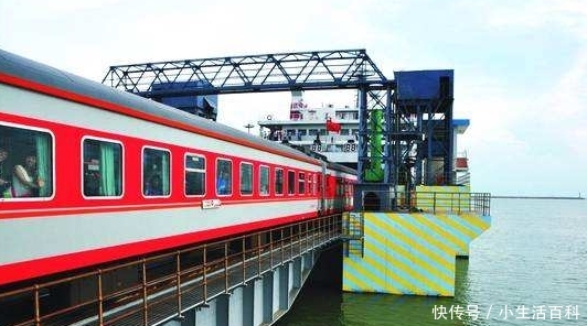 韩国游客来中国旅游，坐了这趟火车后，直言：我们韩国做不到这样