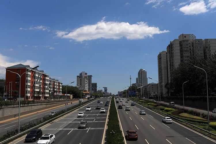  蓝天白云|北京发布雷电蓝色预警 阵雨与蓝天白云交相呼应|组图
