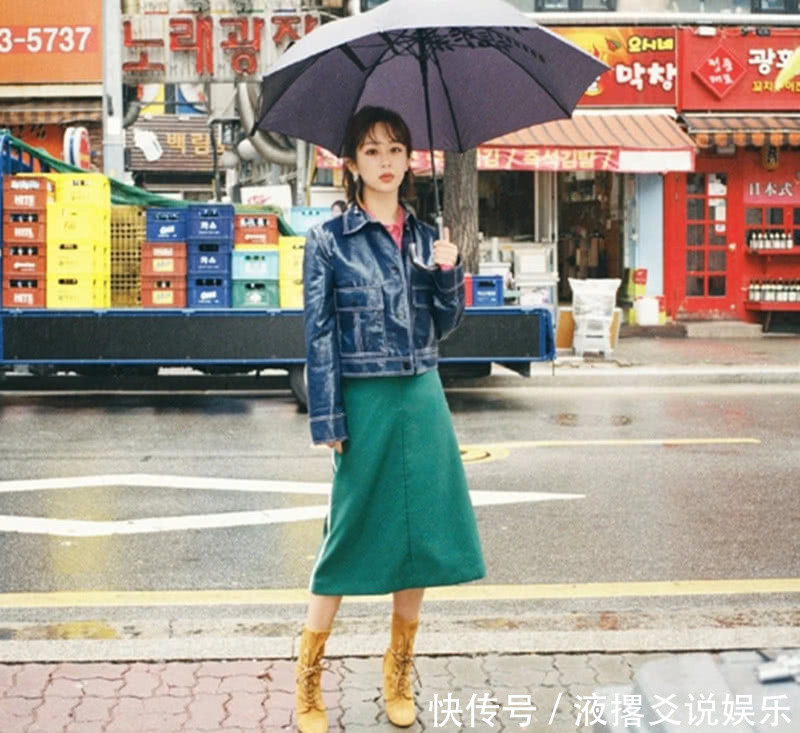 杨紫出席活动,身穿粉色礼服,尽显纤细身材,时尚感满满