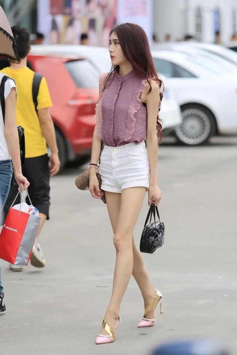 街拍骨感好身材妹子