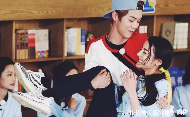 迪丽热巴黑锅背不断,英皇娱乐内部人士11字点