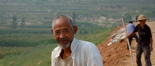  [看待]农村老人70岁还在干农活，如何看待这种情况？