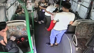 今早一女子突然瘫倒在公交车上......5天6次突破历史极值，杭州人