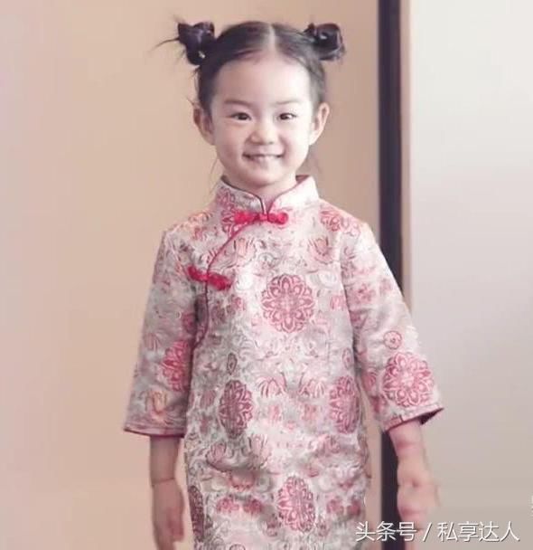 明星穿衣服就是漂亮，看戚薇百变旗袍秀，风情万种