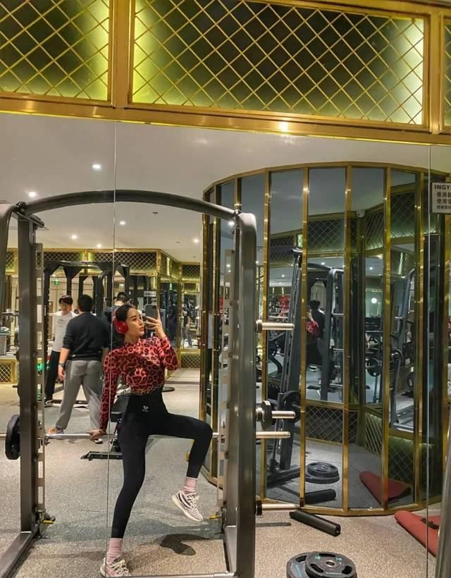  「李潍卿」她是6岁孩子的妈妈，健身2年，体重132斤，体脂22%……，健身的女人就是nice！