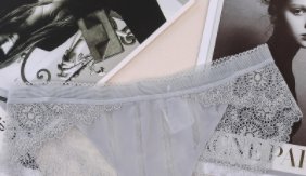 哪个流氓设计的!漂亮媳妇只穿“隐形裤”，性感迷人惹人爱