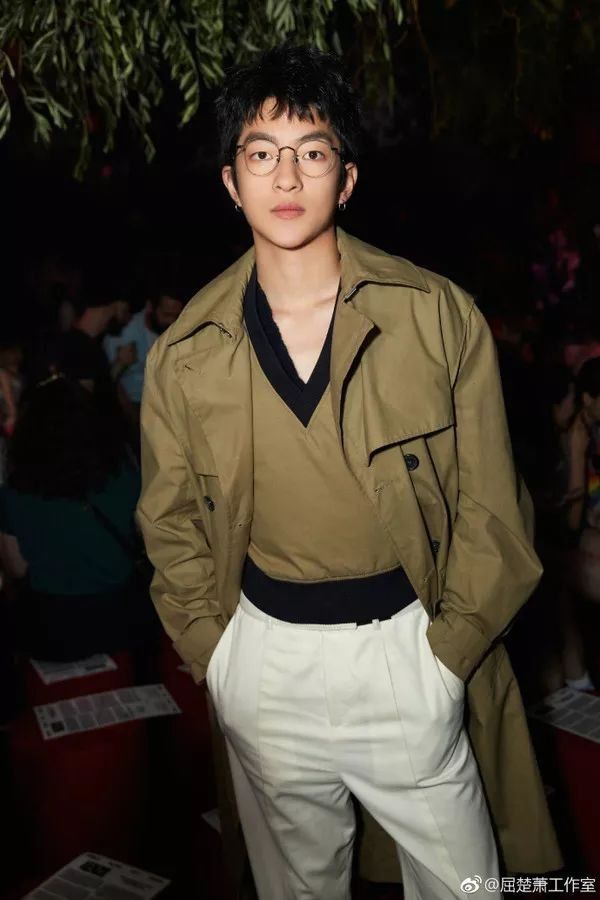 你的穿搭过时啦!跟戚薇、屈楚萧学最潮穿法，分分钟朋友圈点赞过