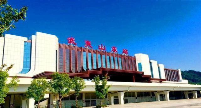 中国最“坑人”的高铁站，站名与地点不符，多少人下车才知坐错车