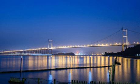 我国第一座大型悬索桥：耗资30亿却成堵车胜地，最长堵过5小时