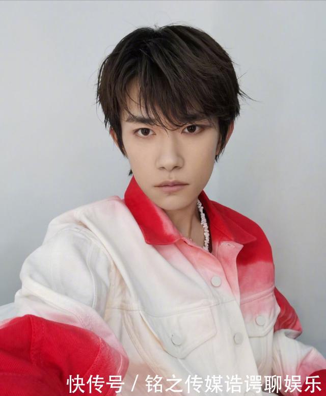 易烊千玺李兰迪胡先煦合照