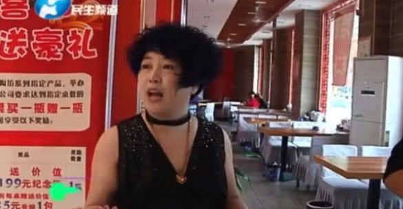 男子和朋友去聚餐，一看碗里傻了眼，老板娘：我看谁敢播！