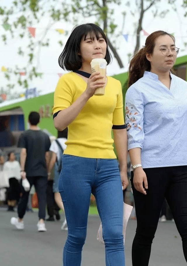  『舒适』牛仔裤美女，舒适还修身，小个女生的福音