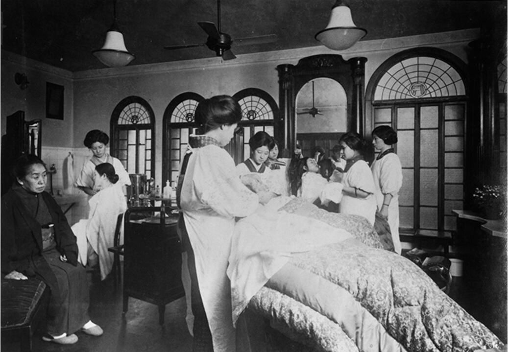 老照片:是谁彻底改变了日本女人的“僵尸脸”?