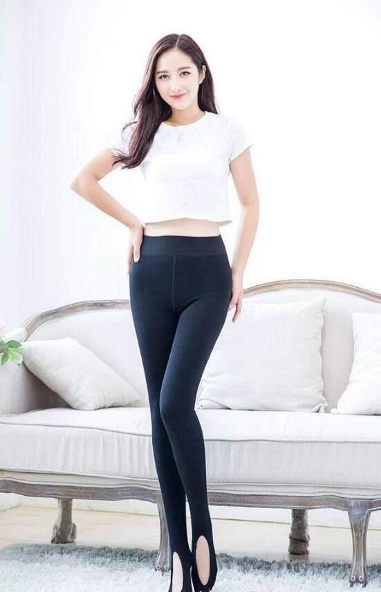 身材修长的打底裤女神，甜美显气质，让人百看不厌！