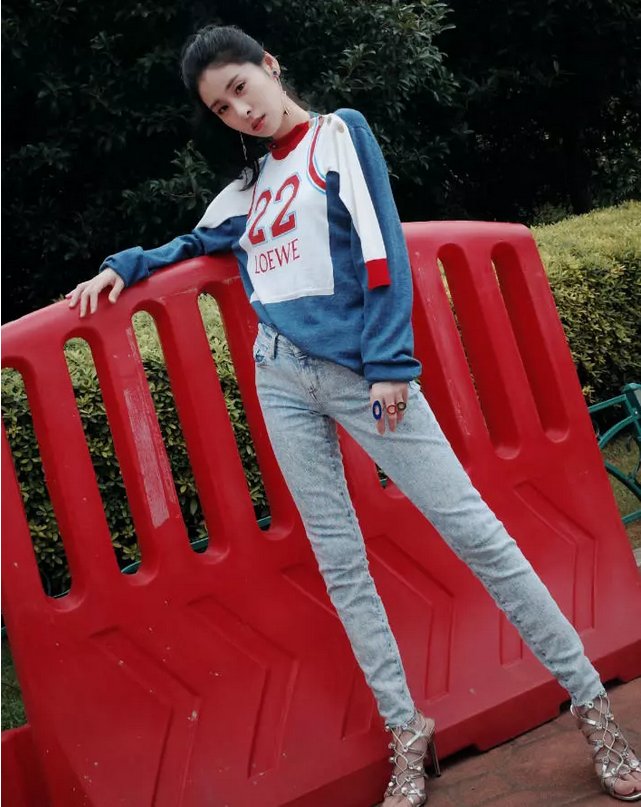 张碧晨为了不撞鞋，用“铁丝”焊成高跟鞋，不过着实惊艳到我了