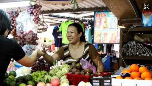 越南人对外来游客评价，美国人大方，日本人像兄弟，中国人俩字