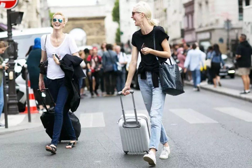 衣柜必备牛仔，夏末秋初就该这么穿!