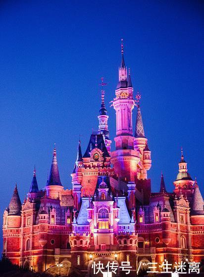 冬季上海迪士尼,最具圣诞气息的地方,男女老少皆可一秒找到童心