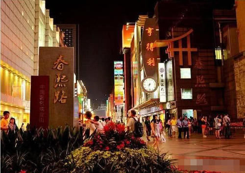 四川省最繁华的步行街——成都春熙路