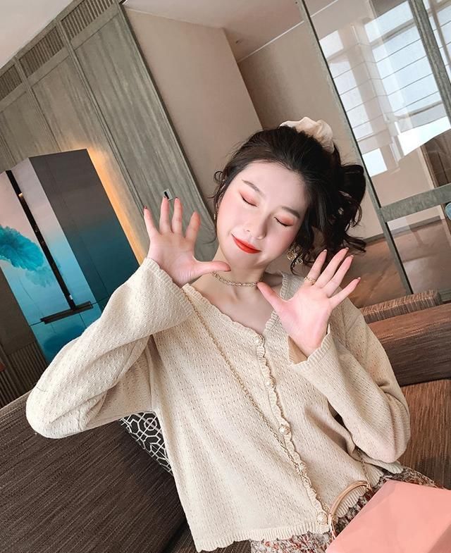  『好看』兼具温柔和干练气场的短款针织开衫：慵懒、舒服、好看“爆”了！