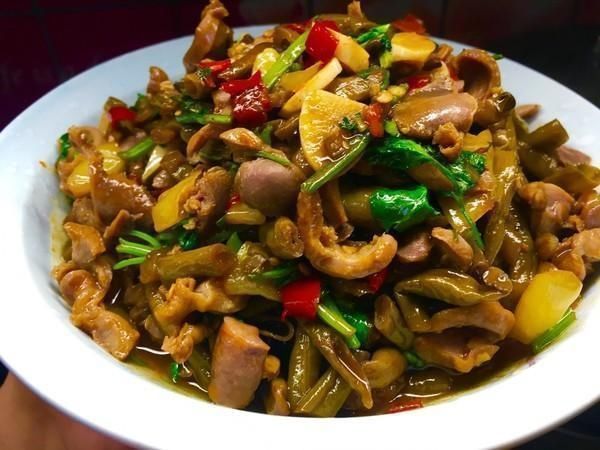 『做法』美食推荐酸辣鸡杂,腐竹烧香菇,姜葱爆竹蛏,酱肉土豆片的做法