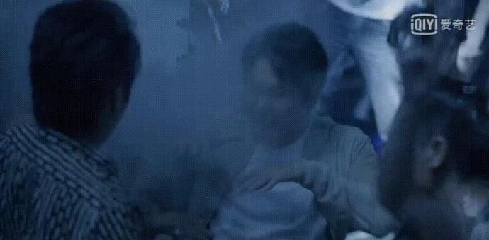  『失意』靳东新剧：三位婚姻失意男酒后放飞自我，此处剧情处理有失妥当