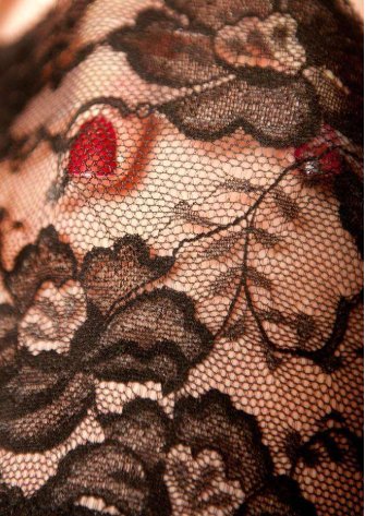 还在穿“秋衣布料”的睡衣?国产材料“蕾冰丝”，穿在身上太迷人