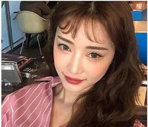  修颜@修颜又减龄半烫卷女生发型，现在比较流行
