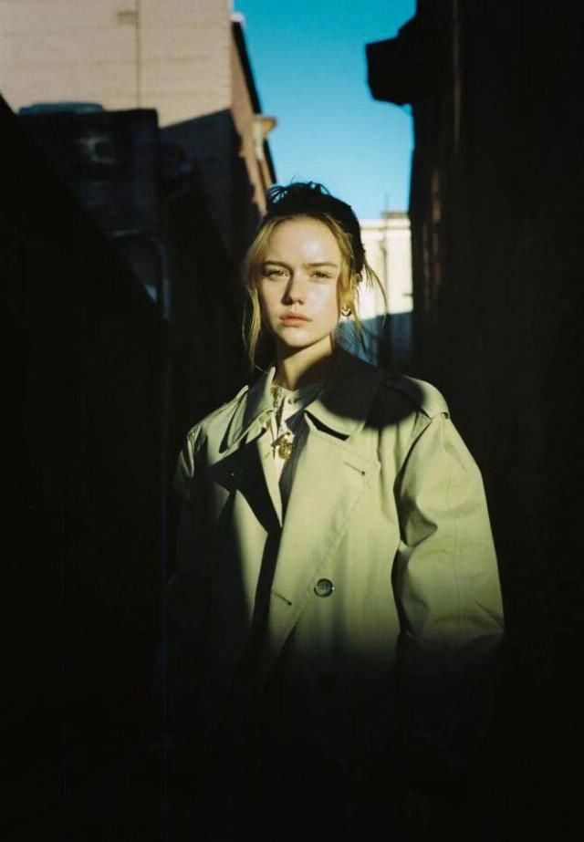  「杜邦SORONA型感面料」心动不如“型动”，入春风衣穿出知性魅力