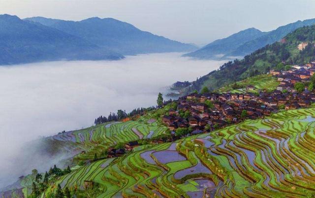 西部唯一能够县县通高速的省份，沿途风景优美，“老干妈”生产地