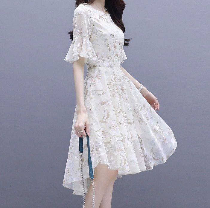 小姨都45了还这么会穿，出门必备连衣裙，美嫩如少女，人人都夸