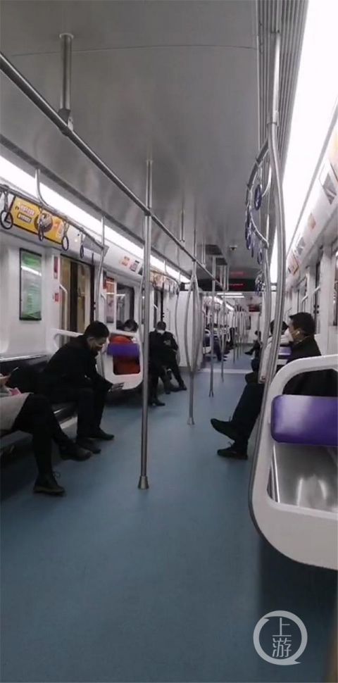  运力：增加运力 首个复工复产日早高峰公交每班平均载客量不增反