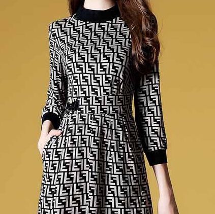 入秋早晚冷，短袖就别穿了!瞧这“秋装裙”，洋气显瘦人人夸